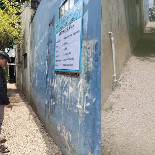 Pelaksanaan pengaspalan jalan lingkungan di dua wilayah kadus