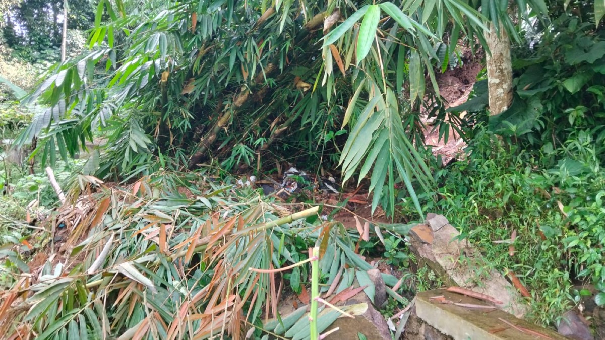 Longsor tpt samisade (1)